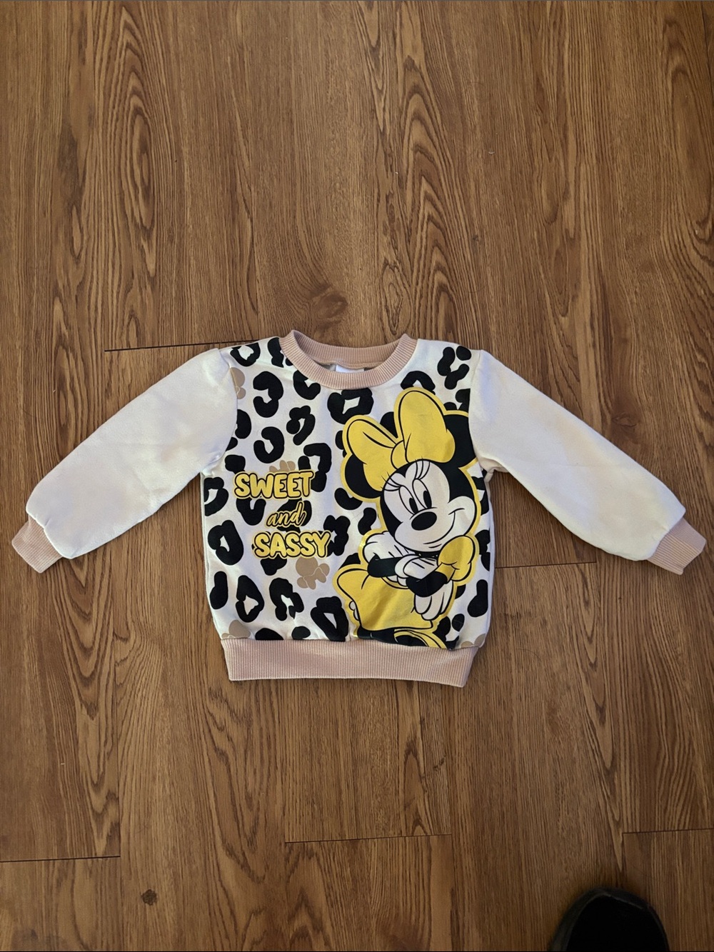 Girls' Minnie Mouse 'Sweet and Sassy' White & shiny gold Sweatshirt. 2T